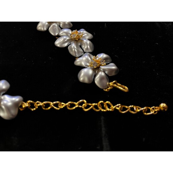 Signed Kenneth Jay Lane KJL Gray Pearl Gold Crystal Flower Necklace NEW 18" - Picture 7 of 14